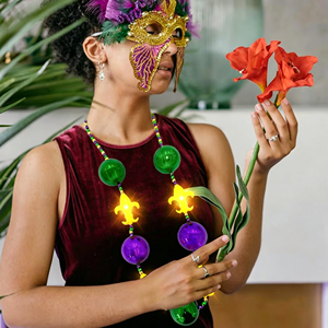 Collier de perles irisées lumineuses à 4 LED clignotantes pour femmes, idéal pour le Mardi Gras et les fêtes de Thanksgiving - ISHINE - Product Image 4