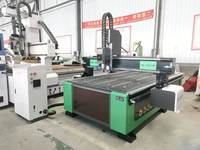 Nouvelle conception de machine à bois CNC 3D 1325 pour la fabrication de meubles en bois, machine à graver CNC pour la fabrication de portes en MDF