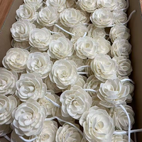 Diffuseur de parfum d'ambiance en gros avec bâtonnets en rotin de haute qualité et fleurs de bois Sola