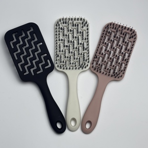 Peine de Masaje Capilar de Plástico con Doble Aguja y Diseño Cuadrado Hueco, con Nervaduras Curvas Grandes para un Uso Suave y Cómodo en Casa - Product Image 1