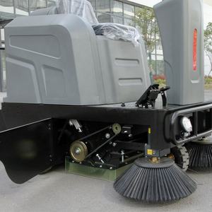 ماكينة عالية الجودة أوتوماتيكية للركوب بحالة جديدة ، كاسحات أرضية كهربائية لتنظيف الطرق - Product Image 3