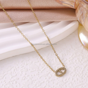 <span class=keywords><strong>Conjunto</strong></span> <span class=keywords><strong>de</strong></span> Pulsera/Aretes/Collar Más Vendido, Joyería <span class=keywords><strong>de</strong></span> Acero Inoxidable <span class=keywords><strong>de</strong></span> Alta Calidad con Baño <span class=keywords><strong>de</strong></span> Oro <span class=keywords><strong>de</strong></span> 18K para un Efecto Antidesvanecimiento - Product Image 6