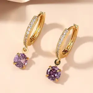 2024 phong cách mới của nước ngoài phong cách đơn giản Zircon Bông tai retro cao cấp cảm giác bông tai sang trọng đinh tán nữ