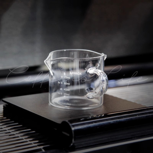 Verre à shot d'espresso avec poignée en bois, pichet doseur en verre avec échelle en onces et en ml, bec verseur, petite carafe à lait pour café - Product Image 4