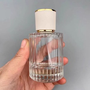Dispensadores de perfume cuadrados de vidrio de 30/50/100 ml con diseño de cierre a presión, portátiles y ideales para viajes, disponibles directamente de fábrica. - Product Image 1