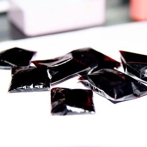 Liquide réaliste de capsule de sang de peinture corporelle de simulation de dent de vampire pour le <span class=keywords><strong>maquillage</strong></span> de visage d'<span class=keywords><strong>halloween</strong></span> - Product Image 5