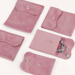 Pochette cadeau en velours rose avec bouton, petite pochette à rabat pour bijoux - Product Image 6