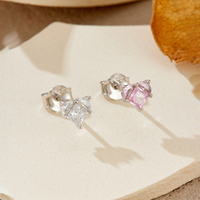 Boucles d'oreilles clous FUAMAY romantiques en argent 925 avec double pierre contrastée en forme de cœur et zircon cubique rose clair pour femme, à porter au quotidien, vendues à l'unité