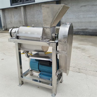 Grote commerciële industriële sapcentrifuges met hoge productiviteit voor fruit en groenten, geschikt voor appels en ananas.