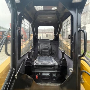Chargeuse sur chenilles compacte CAT246d, équipement de construction haute performance avec moteur puissant et système hydraulique polyvalent - Product Image 6
