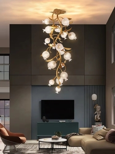 Lámpara de Araña de Vidrio Artístico con Diseño de Ramas de Latón, Estilo Nórdico Moderno y Lujoso para Vestíbulo de Hotel Contemporáneo - Product Image 4
