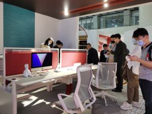 Cloison de bureau acoustique en tissu de verre autoportante, pliable rapidement, pour la modification de la disposition du bureau et la construction, utilisable en extérieur - Product Image 1