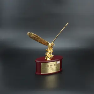 Hitop популярный на заказ хрустальный трофей металлический Орел с хрустальным основанием для бонусного сувенирного подарка на конец года
