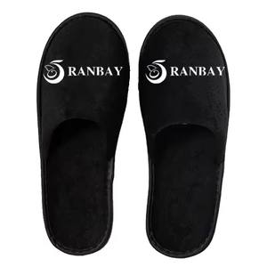 Zapatillas personalizadas negras suaves antideslizantes con logotipo para uso en viajes y hoteles - Product Image 2