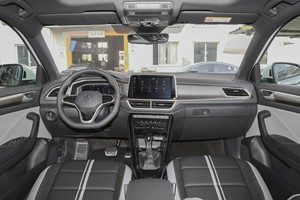 2025 <span class=keywords><strong>T</strong></span>-<span class=keywords><strong>Roc</strong></span>, Black Star Edition, 1.5T,DSG, sconti elevati, configurazione Premium - Product Image 6