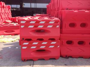 Semplice soffiaggio a foro singolo costruzione di strade dividere il controllo del traffico della folla barriere di sicurezza in plastica riempite d'acqua - Product Image 5