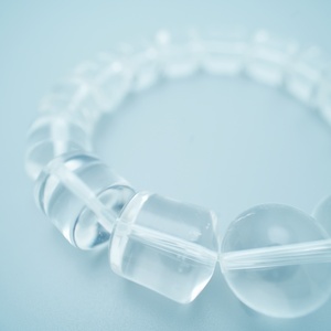 Bracelet en cristal de quartz blanc naturel, perles rondes, bracelet élastique pour la chance et l'énergie positive - Product Image 4