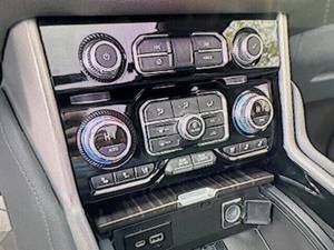 รถยูคอน 4x4 เดนาลี 4 ประตู SUV มือสอง สภาพดี พวงมาลัยซ้าย เกียร์ออโต้ เบาะหนัง ล้อแม็ก R18 ระบบ ACC ขับเคลื่อนล้อหน้า กล้องมองหลัง ขาย - Product Image 5