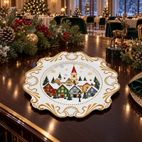 Assiette décorative élégante en plastique de 13 pouces, imprimée UV, motif village enneigé avec bordure dorée baroque, pour la décoration de table de Noël à la maison et à l'hôtel