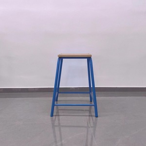 Taburete de Bar Moderno con Estructura Metálica y Asiento de Madera Natural 32x32x58cm, Diseño Estable para Bar o Cocina - Product Image 1