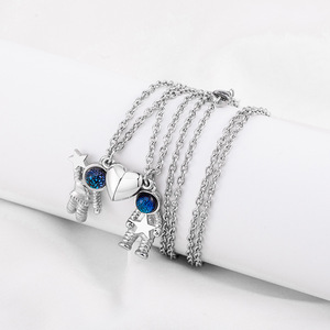 Collar de Pareja de Astronautas de Dibujos Animados, Colgante de Corazón Magnético de Acero Inoxidable, Joyería de Regalo Unisex - Product Image 2