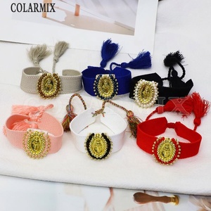 สร้อยข้อมือผ้าฝ้ายประดับจี้เหรียญทองคำชุบลายศาสนาคลาสสิก ปรับขนาดได้ สไตล์โบฮีเมียน ของขวัญสำหรับผู้หญิง - Product Image 3
