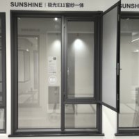 Fenêtre à battant moderne en alliage d'aluminium à double vitrage horizontal, certifiée Energy Star, étanche à l'eau et résistante aux vents, idéale pour appartement