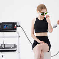Appareil de massage de physiothérapie thérapeutique laser infrarouge pour une rééducation et une relaxation rapides