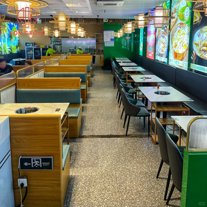 เฟอร์นิเจอร์ร้านอาหารคาเฟ่ โซฟาบุนวมสีน้ำเงินพร้อมโครงสร้างไม้ และโต๊ะไม้ทรงสี่เหลี่ยมสำหรับร้านกาแฟ - Product Image 4