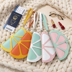 Nouveau Portefeuille de Voyage en Cuir PU Orange Moderne et Durable avec Multiples Emplacements pour Cartes d'Identité et Cartes de Crédit – Cadeau Promotionnel de Bienvenue - Product Image 1