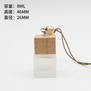 Botella negra de 8ml con estampado y cubierta de madera con recarga de vidrio de encaje negro Perfume de coche vacío botella de moda colgante difusa - Product Image 2