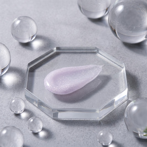 Gloss à lèvres volumateur avec beurre de karité et tocophérol pour des lèvres plus pulpeuses - Product Image 3