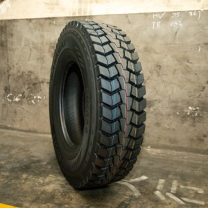 ยางรถบรรทุกหนักใหม่จากโรงงาน สำหรับขนาด 315/80R22.5 295/80R22.5 11R22.5 18PR ยางตัน สำหรับรถบรรทุกตงเฟิง - Product Image 1