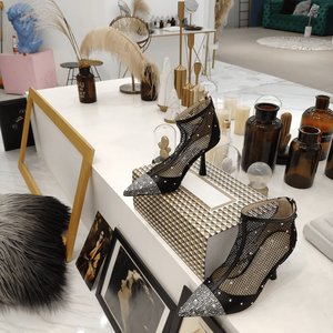 Chaussures à talons hauts Jimmy de haute qualité, classiques, à bout pointu, avec décoration en maille diamantée et dégradé de diamants, élégantes et tendance - Product Image 1