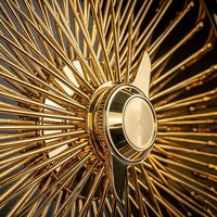Rines GW Personalizados de 13x5.5 Pulgadas, 5x114.3, 72/100, Cromados/Todos en Oro, con Centro Dorado Estándar