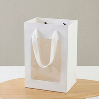 Schlichte Weiße Quadratische Schachtel mit Fenster Magnetverschluss Prägung 6mm Dickes Kraftpapier Schaumstoffeinlage Umweltfreundliches Geschenk