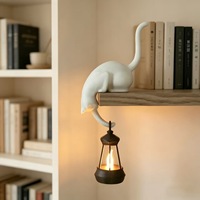 Verspielte Weiße Katzen-Regalrand-Nachtleuchte mit Hängelaterne Dekorative Akzentlampe für Bücherregal, Schreibtisch und als Geschenk