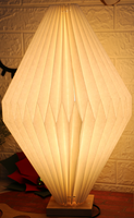 Lampe de table pliable en papier avec base en bois de couleur blanche, lanterne en papier, décoration d'intérieur