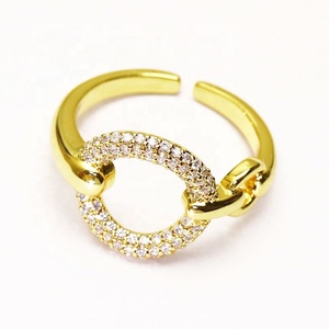 Bagues tendance plaquées or 18 carats avec zirconiums en grappe et design enveloppant pour femme - Accessoires de bijoux cadeaux - Product Image 3