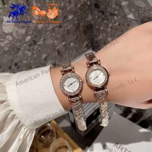 Montre à quartz Ronda de luxe pour femme de la marque H, ensemble de cinq bracelets, cadran élégant avec strass et aiguilles en verre - Product Image 6