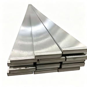 Barre plate en aluminium pur 1070 à haute conductivité, barre rectangulaire solide extrudée pour les pièces conductrices des armoires de distribution d'énergie - Product Image 4