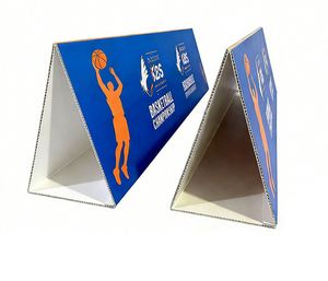 Exhibidores de Plástico con Logotipo Impreso, Soportes Publicitarios Personalizados para Interiores y Exteriores, con Fundas de PVC Triangulares Laminadas con PP y Protección UV - Product Image 3