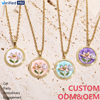 CAIOOCHE Nouveau Collier Tendance avec Pendentif Floral, Chaîne en Acier Inoxydable, Perles Émaillées, Cadeau Fête des Mères