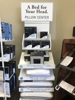 Magasin en métal acrylique, oreiller de matelas en fer, magasin de détail, vitrine en métal, tapis, drap de lit, présentoir
