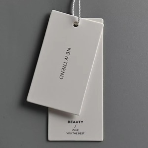 Étiquettes suspendues et étiquettes de marque personnalisées à faible MOQ avec logo imprimé pour vêtements et chaussures – Étiquette imprimée en papier écologique - Product Image 5