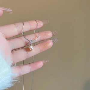 Collier avec pendentif en fausses perles plaqué argent, forme ronde blanche, bijoux à porter au quotidien pour femmes - Product Image 3