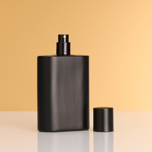 زجاجات عطر زجاجية سوداء غير لامعة قابلة لإعادة التعبئة بسعة <span class=keywords><strong>1</strong></span> أونصة (30 مل) على شكل مربع مع غطاء خشبي ومضخة رش قابلة للطباعة بالشاشة الحريرية - Product Image 4
