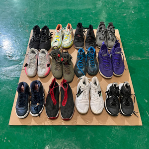 Fournisseur de chaussures de <span class=keywords><strong>basket</strong></span>-ball d'<span class=keywords><strong>occasion</strong></span> de haute qualité, chaussures de <span class=keywords><strong>basket</strong></span>-ball de marque internationale de seconde main pour hommes - Product Image 2
