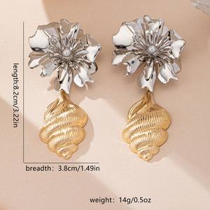 Pendientes de perlas de flores de dos colores Pendientes de concha de tendencia de moda para mujer - Product Image 6