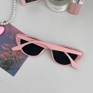 Nouvelles lunettes de soleil œil-de-chat rose et blanc, monture PC, verres polarisés CE UV400, mode luxe unisexe - Product Image 3